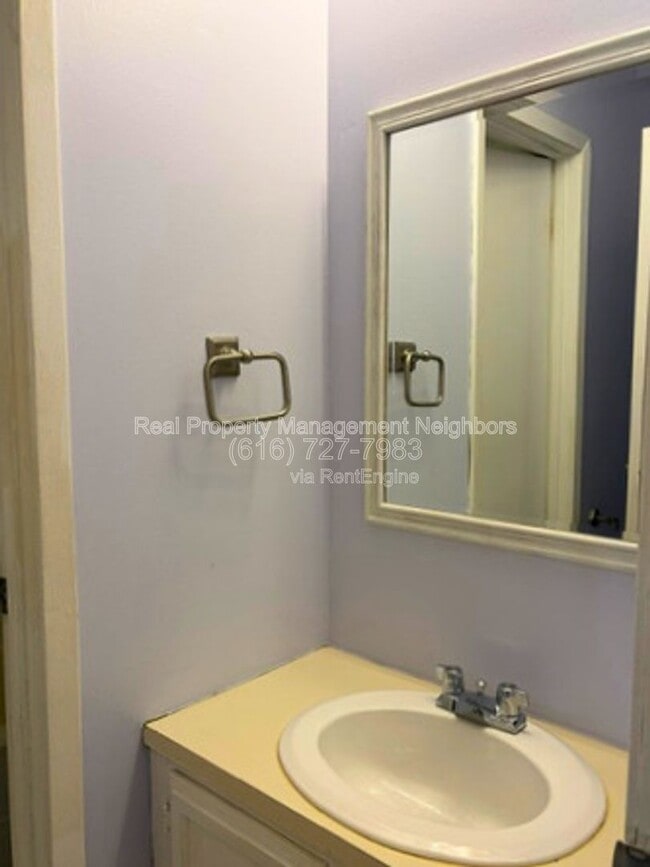 Photo - 4326 Norman Dr SE