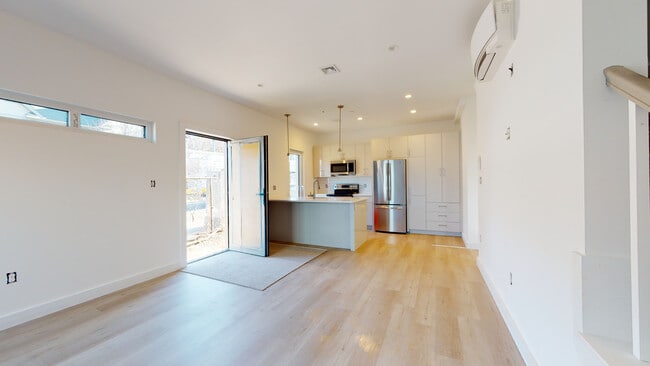 Building Photo - 2837 Washington St Unit 1 Rental