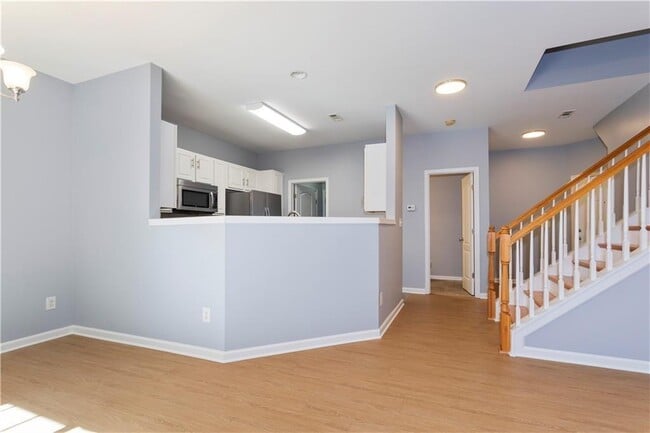 Photo - 995 Treymont Way SW