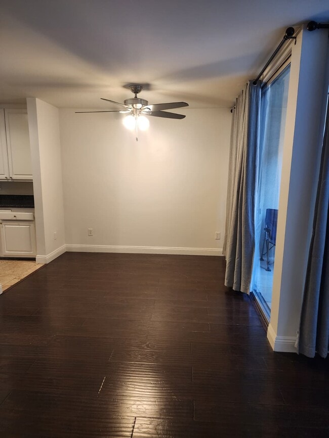 Photo - 5339 Newcastle Ave Unit 111