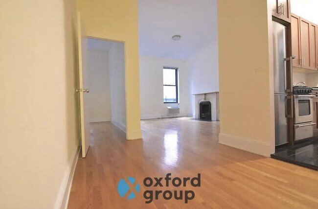 Building Photo - East 10th Street