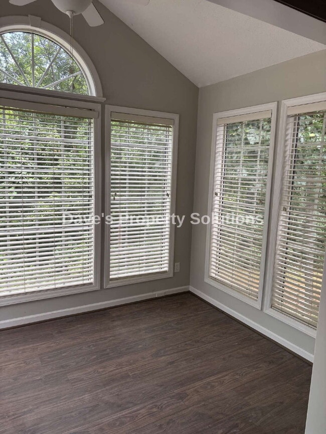 Beautiful Condo in Convenient Location!