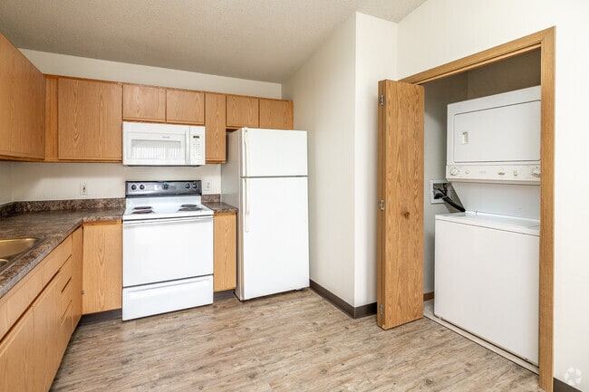 2BR, 1BA - Tercer piso: 90 metros cuadrados - Jacolyn Corner Condos Apartments