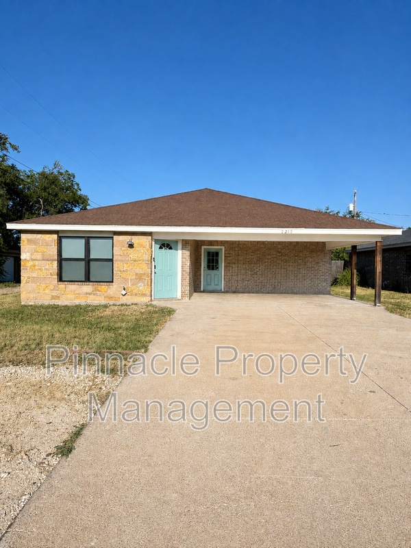 Building Photo - 2213 Johnson St