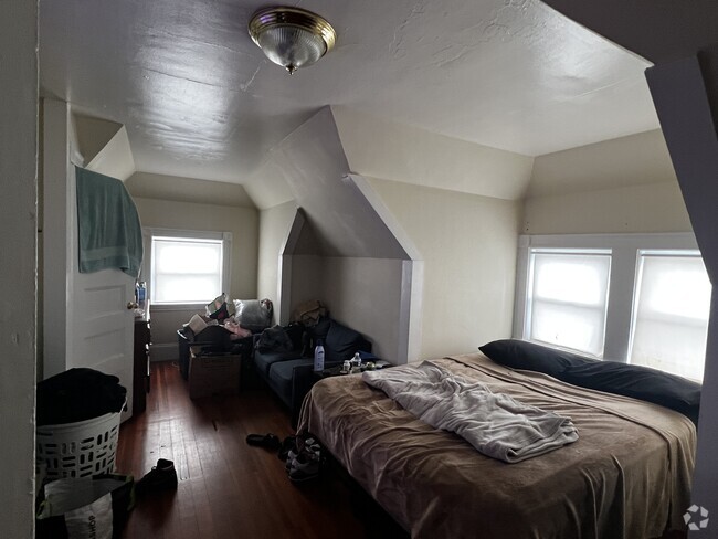 Building Photo - 28 Trident Ave Unit 2 Rental