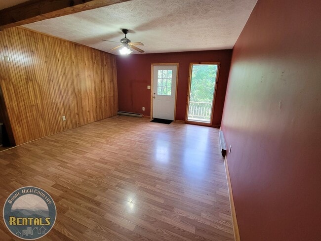 Photo - 2bd/1ba Upstairs Duplex Off Howard's Creek