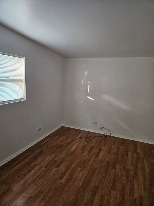 Photo - 24 W 37th St Unidad #2