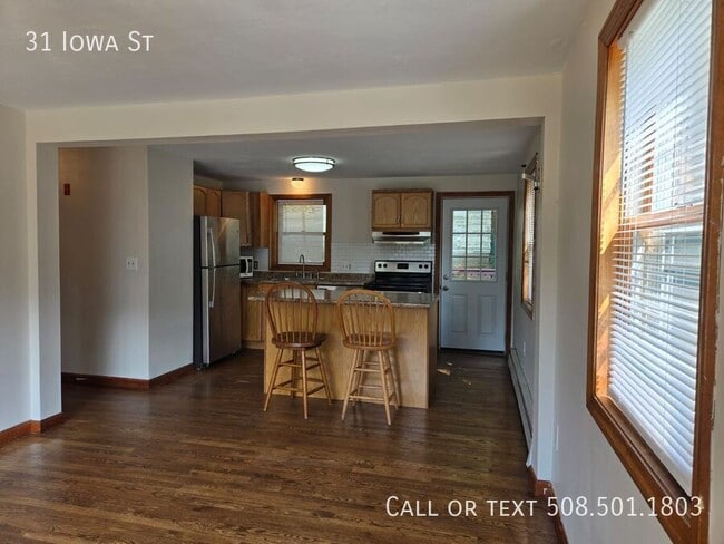 Building Photo - 31 Iowa St Rental