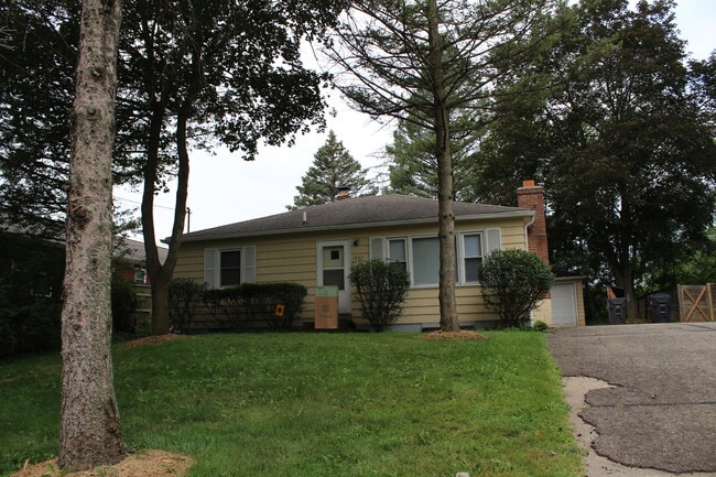 Building Photo - 1332 Sutherland Ave