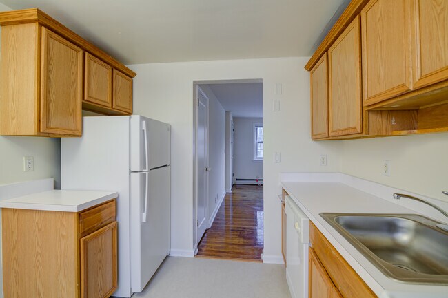 Kitchen - 4 Rm, 2 Bd, 1 Ba