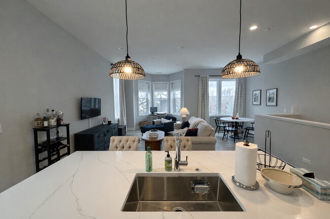 Photo - 1535 N Maplewood Ave