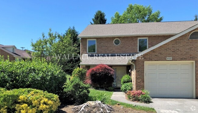 Building Photo - FARRAGUT 3 BDRM / 2.5 BATH CONDO WITH PRIV...
