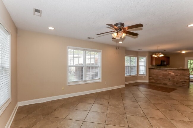 Photo - "Spacious 4-Bed, 3-Bath Haven in Myrtle Beach - Your Perfect Coastal Retreat!"
