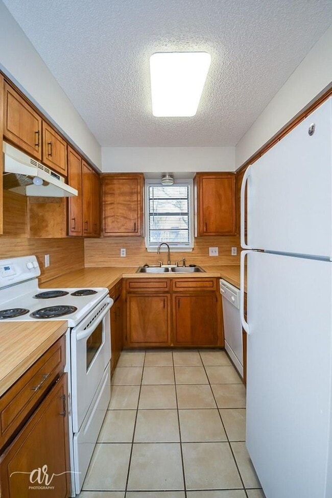 Photo - 1725 Partridge Pl