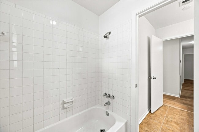 Building Photo - 6215 Queensloch Dr