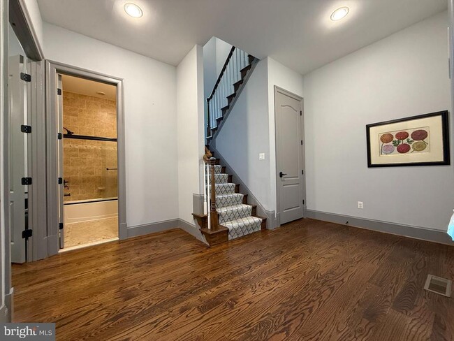 Photo - 8747 Brook Rd