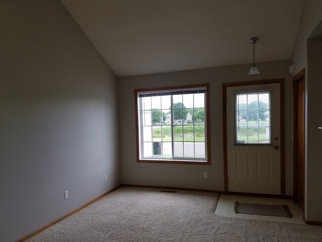 2 Bedroom Plus Loft / 2 Bath Townhome - 2 Bedroom Plus Loft / 2 Bath Townhome