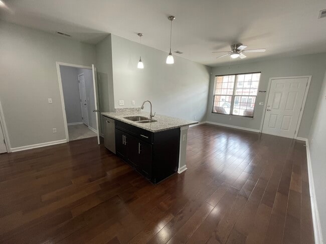 Photo - 1605 Villa Cir