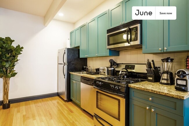 Photo - 356 W 39th St
