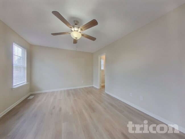 Photo - 118 Saddlemount Ln