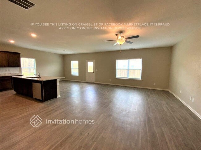 Photo - 439 Vermeer Ct