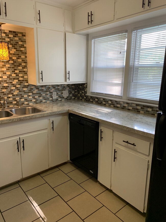 Photo - 1747 Roanoke St