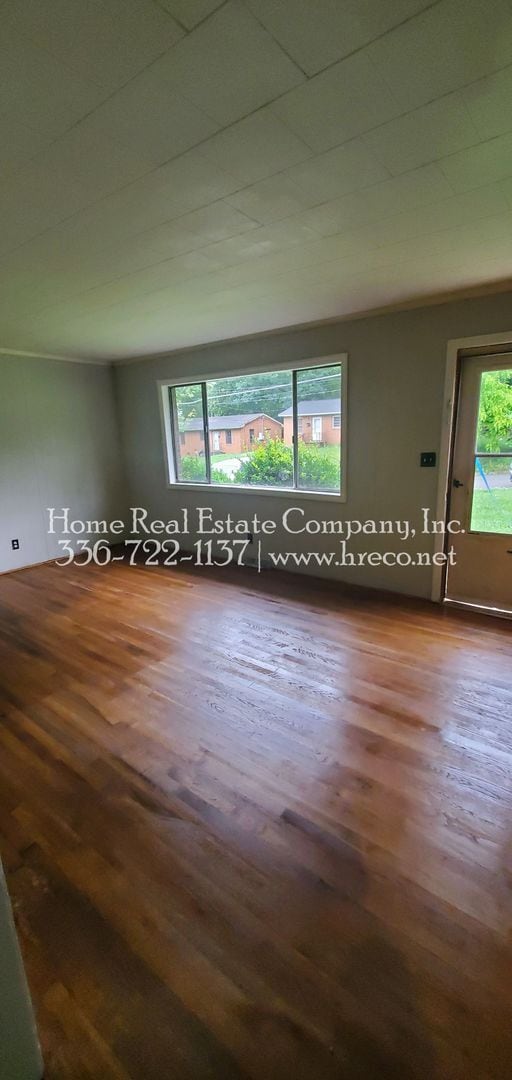 Photo - 2425 Machine St