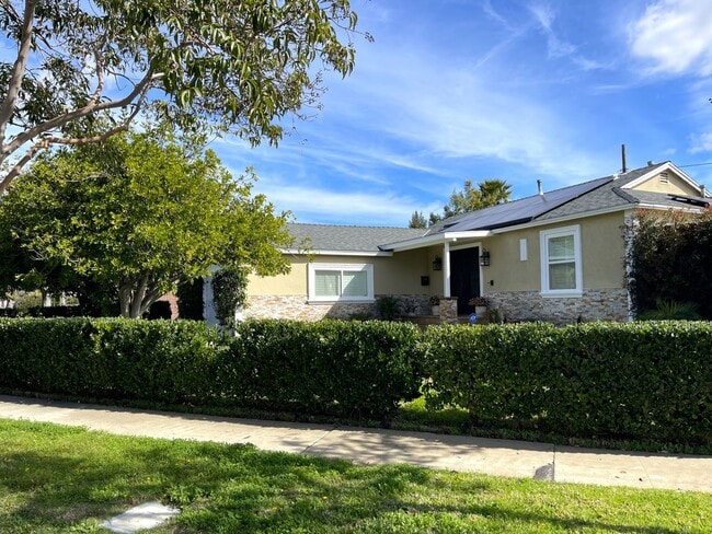 Building Photo - 9752 Monogram Ave