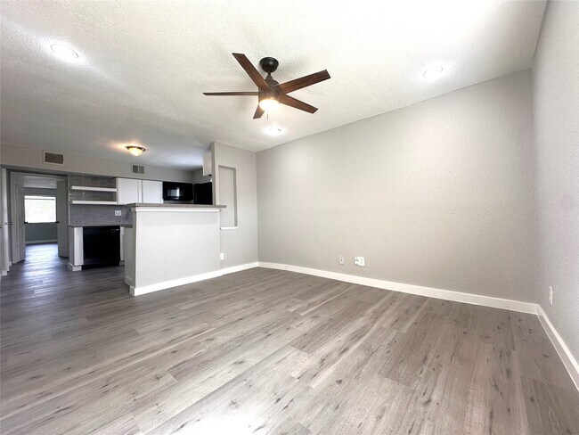 Building Photo - 3214 Hutchins St Unit 2