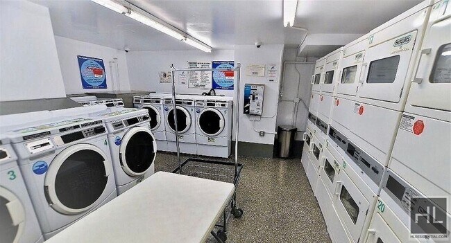 Photo - Fourth Avenue Unidad 3H