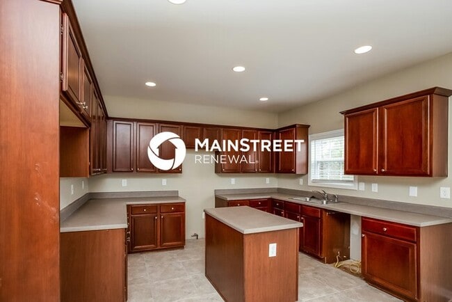 Photo - 5 Bedroom Pet-Friendly Home in Austell, GA with Main Street Renewal