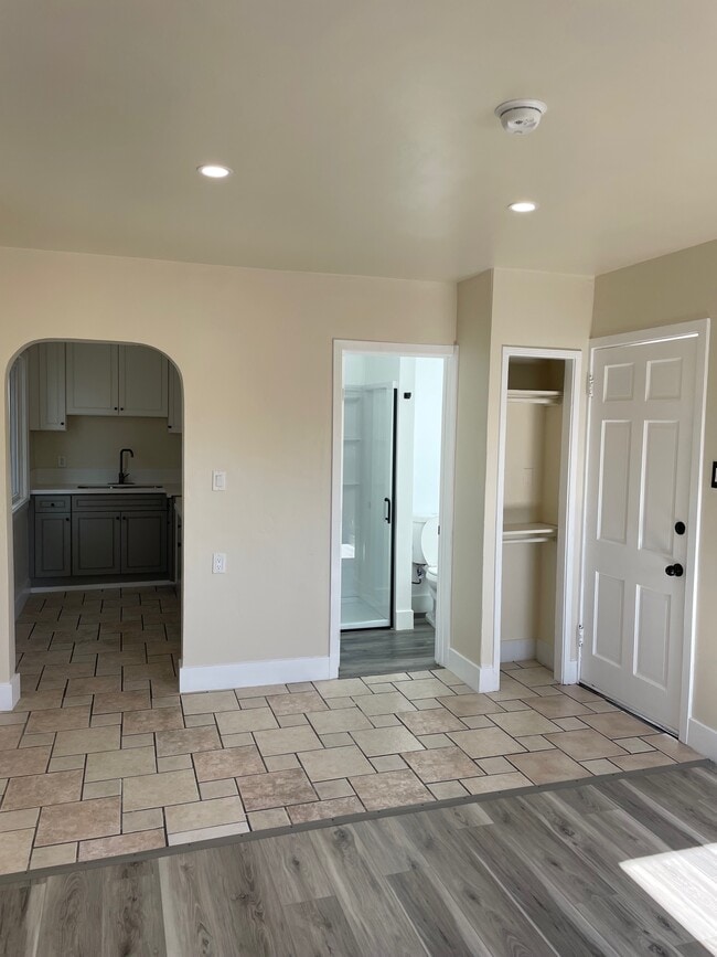 Building Photo - 821 S Grevillea Ave Unit B