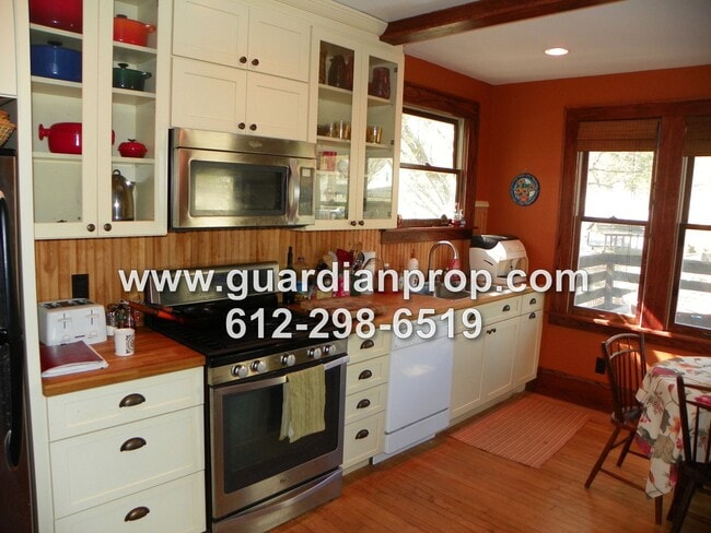 Photo - 983 Edmund Ave W