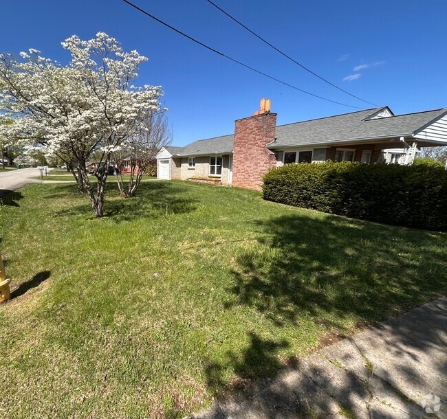 Building Photo - 414 Lee Dr Rental