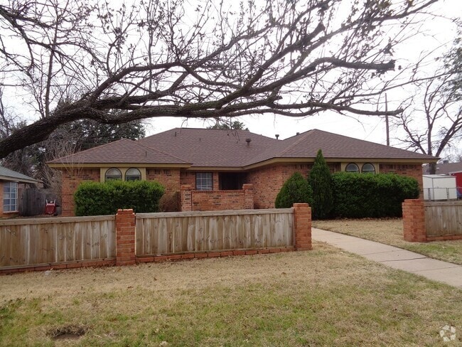 Building Photo - Great Southside Home