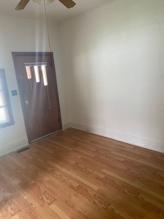 Photo - 1710 S Kerth Ave