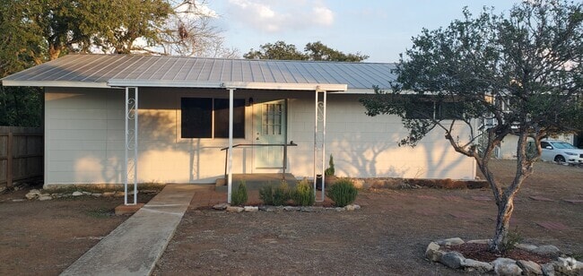 Building Photo - 900 Hill Top Dr Rental
