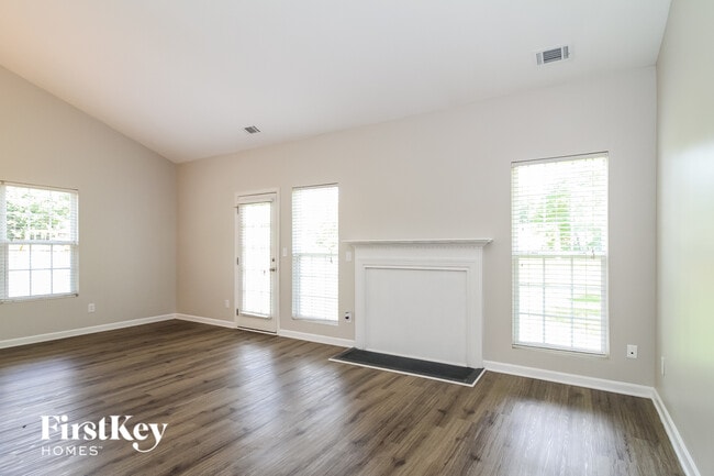 Photo - 365 Silver Creek Trail