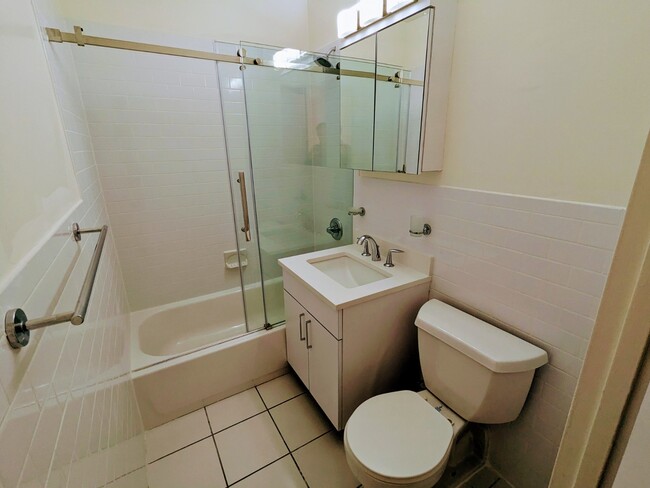 Photo - 235 W 22nd St Unit 3N