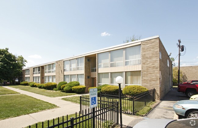 Imperial Manor House Apartments - Imperial Manor House Apartments