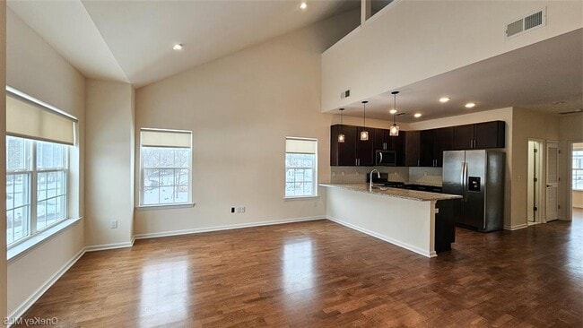 Photo - 260 W Main St Unidad 15