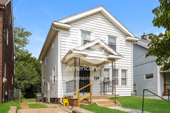 Photo - 1734 Brussels St