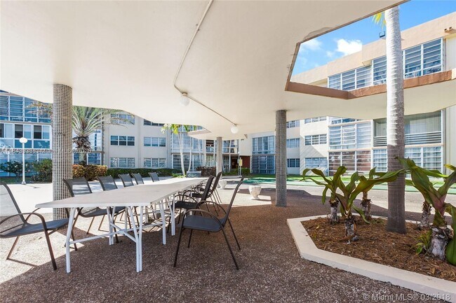 Photo - 873 NE 195th St Unit 307