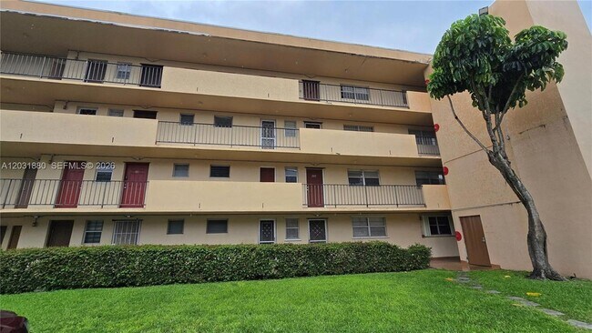 Building Photo - 1450 NE 191st St Unit 106