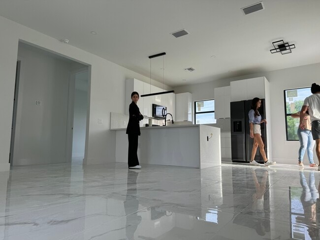 Photo - 3609 1st St SW