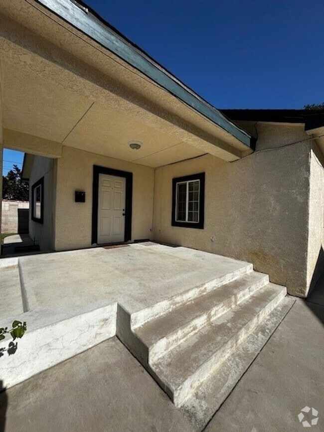 Building Photo - 2209 Chester Ln Rental