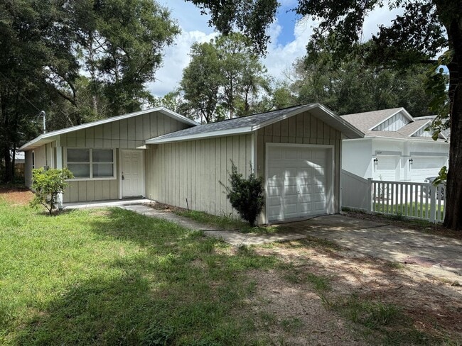 Building Photo - Recently Renovated - New flooring -  Fresh... Rental