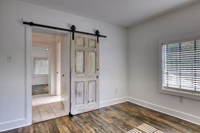 Photo - 1122 Wellman Ave NE
