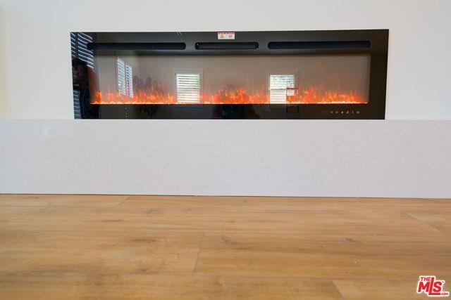 Photo - 19235 Strathern St