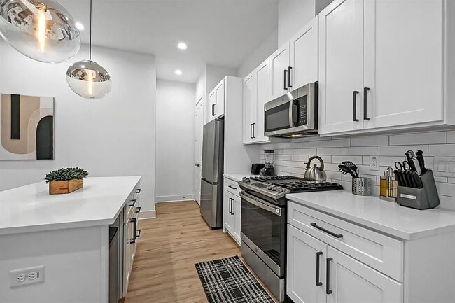 Building Photo - 6814 Burkett St. Rental